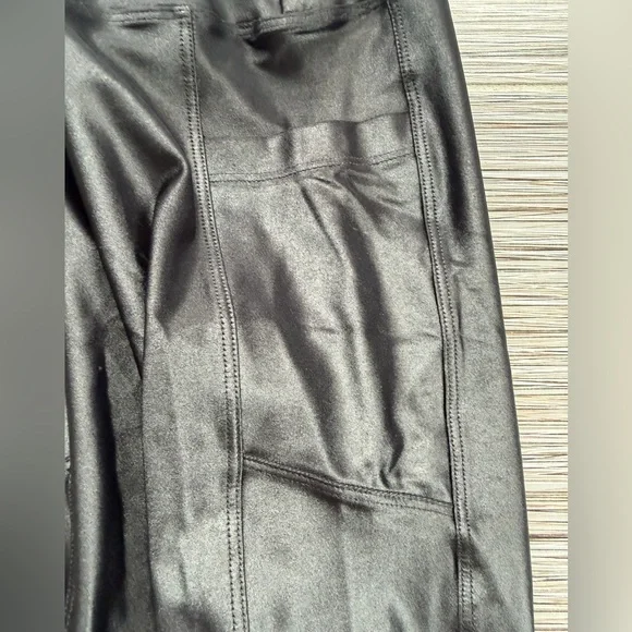 Koral Black Biker Shorts size medium NWT - Picture 5 of 5